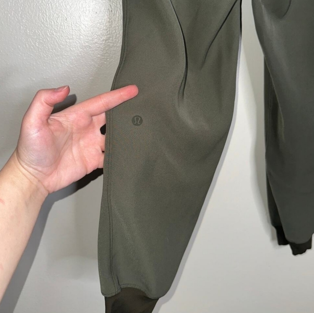Lululemon On the Fly Jogger Dark Olive Sz 8 - Picture 3 of 9